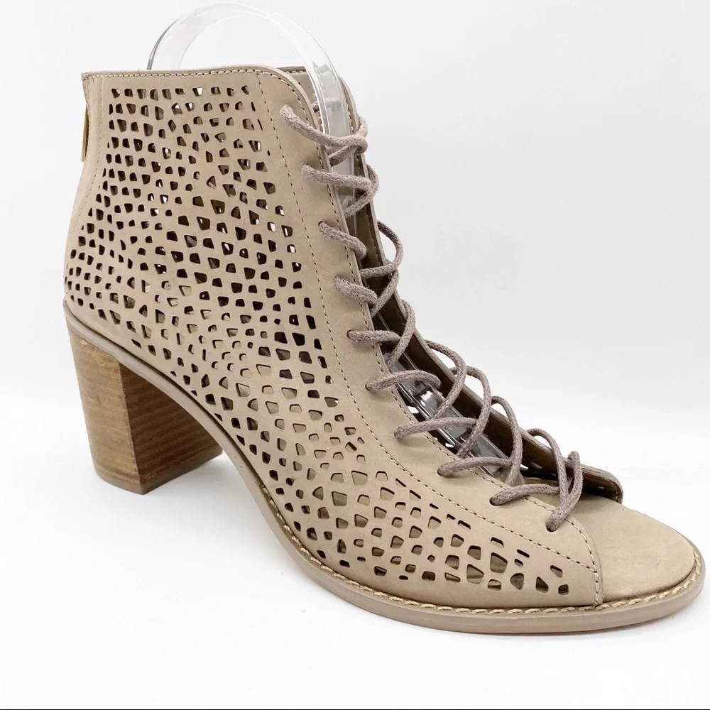 NEW-Vince Camuto-Taupe Tan Leather Laser Cut Gladiator 10 - Picture 2 of 10